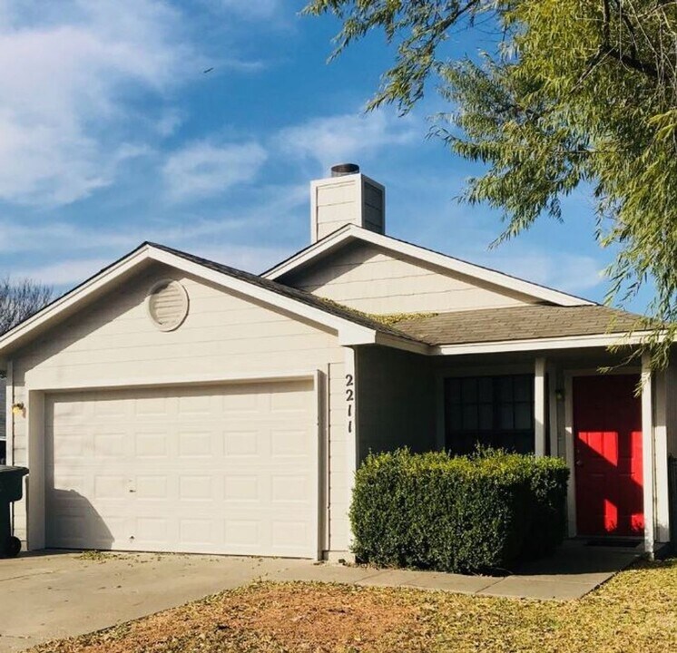 2211 Barry Dr in Killeen, TX - Building Photo