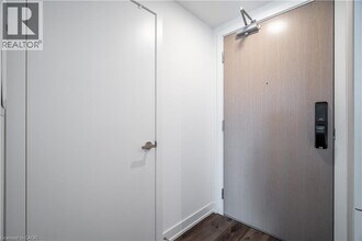370 Martha St in Burlington, ON - Building Photo - Building Photo