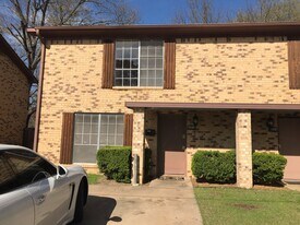 806 Texas St in Longview, TX - Building Photo