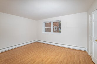 Stonebridge Run Apartments in Bristol, PA - Building Photo - Interior Photo