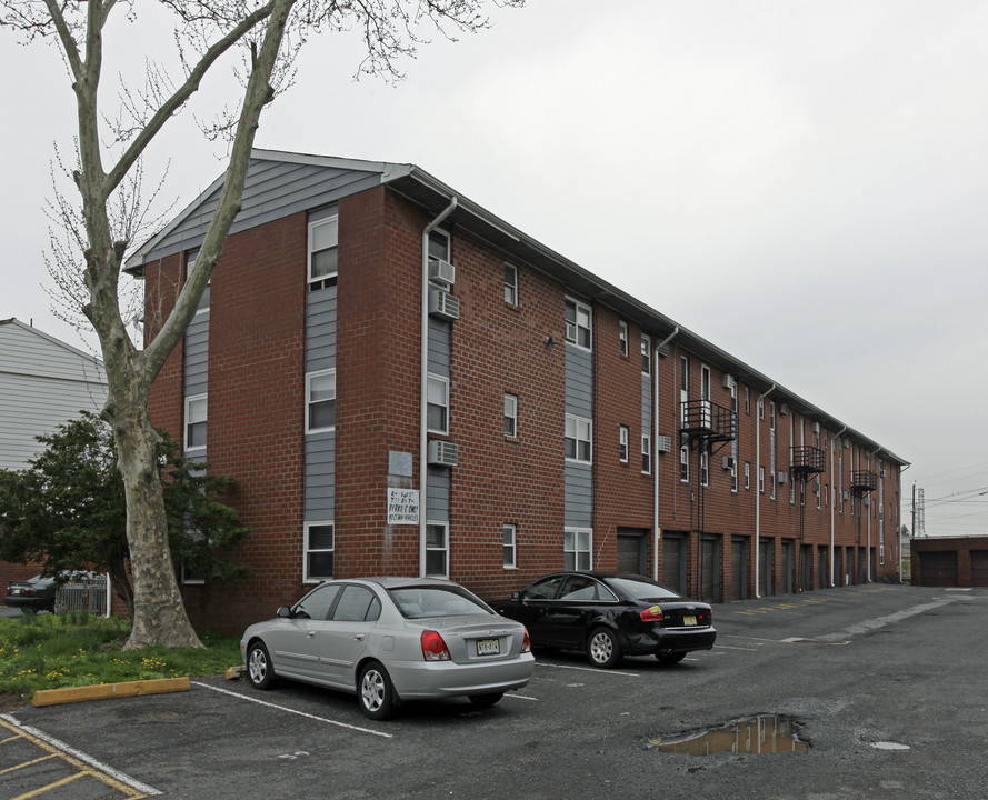 Liberty Terrace Apartments in North Bergen, NJ - Foto de edificio