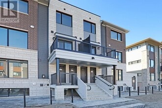 937 Creekway Private in Ottawa, ON - Building Photo - Building Photo