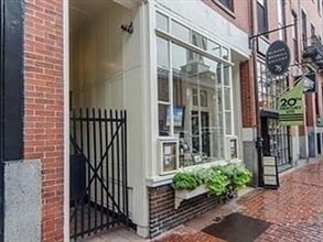 75 Charles St, Unit 3B in Boston, MA - Building Photo - Building Photo