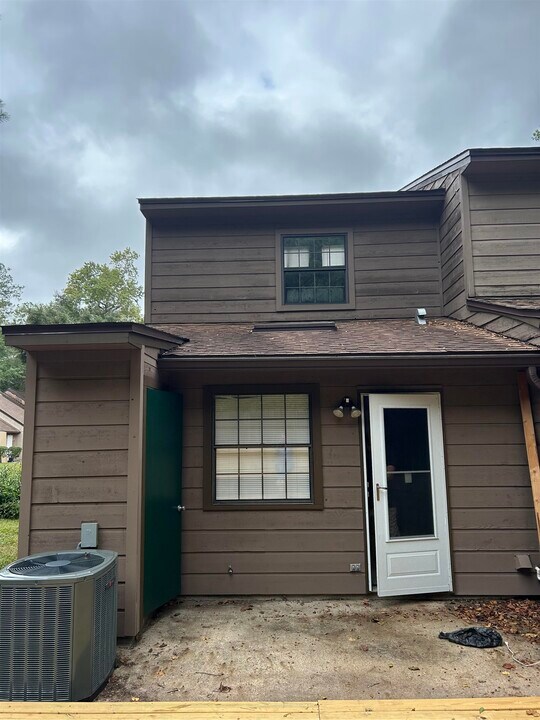 1099 Ocala Rd in Tallahassee, FL - Building Photo