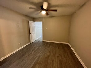 4831 Sycamore Ave in Pasadena, TX - Foto de edificio - Building Photo