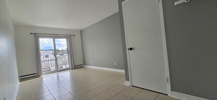 3238 Mousseau Rue in Montréal, QC - Building Photo - Building Photo