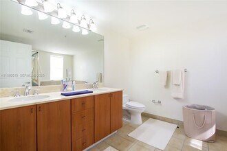 888 Douglas Rd in Coral Gables, FL - Building Photo - Building Photo