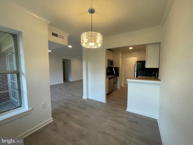 1921 Wilson Ln-Unit -T3 in McLean, VA - Building Photo - Building Photo