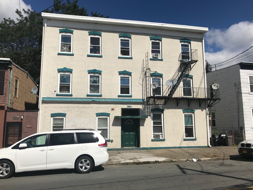 384 Washington St in Newburgh, NY - Building Photo