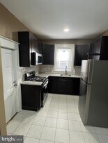 5215 Spruce St, Unit B in Philadelphia, PA - Building Photo