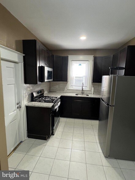5215 Spruce St, Unit B in Philadelphia, PA - Building Photo