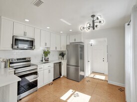 920 NE 34th Ct in Oakland Park, FL - Building Photo