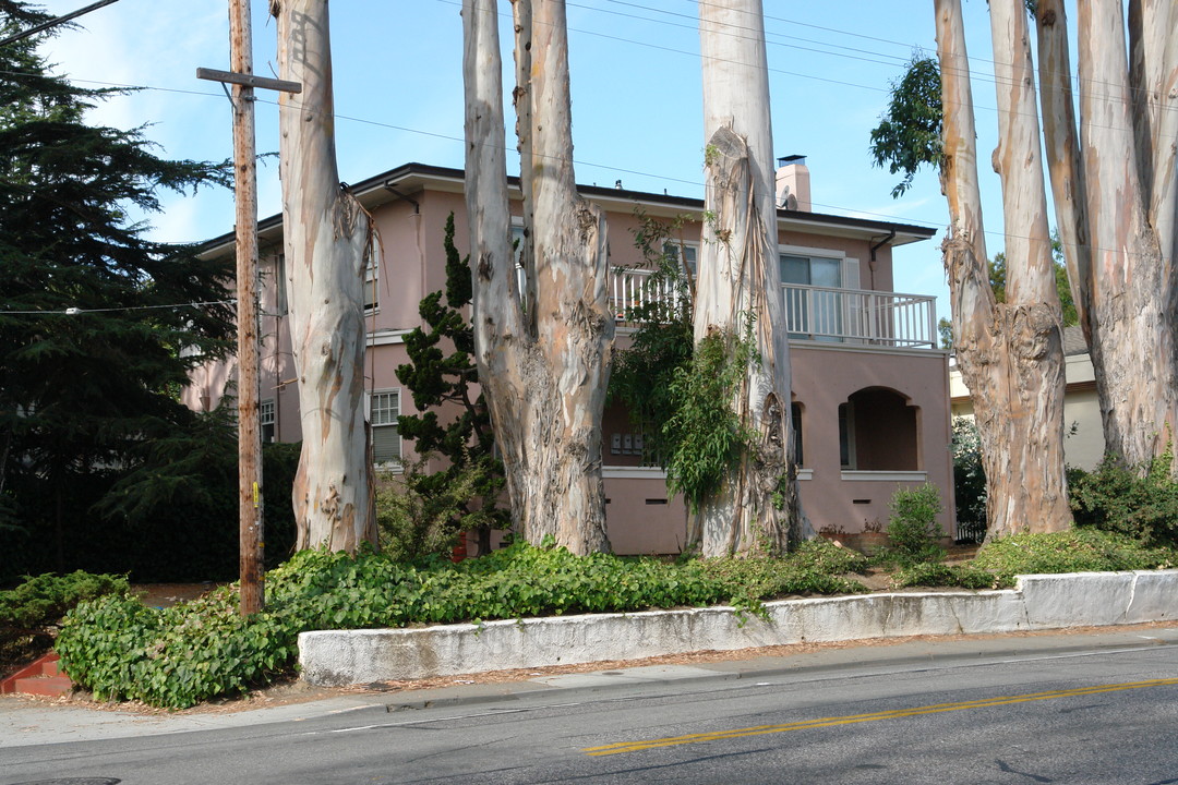 807 El Camino Real in Burlingame, CA - Foto de edificio