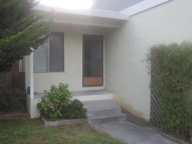504 Western Dr in Santa Cruz, CA - Building Photo - Building Photo