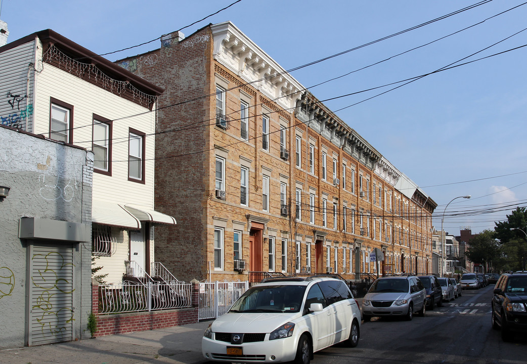 452 Grant Ave in Brooklyn, NY - Building Photo