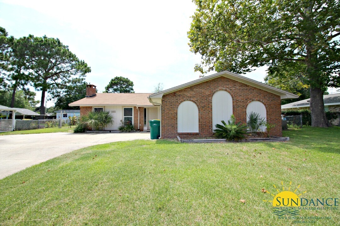 341 Dawn Ln in Mary Esther, FL - Building Photo