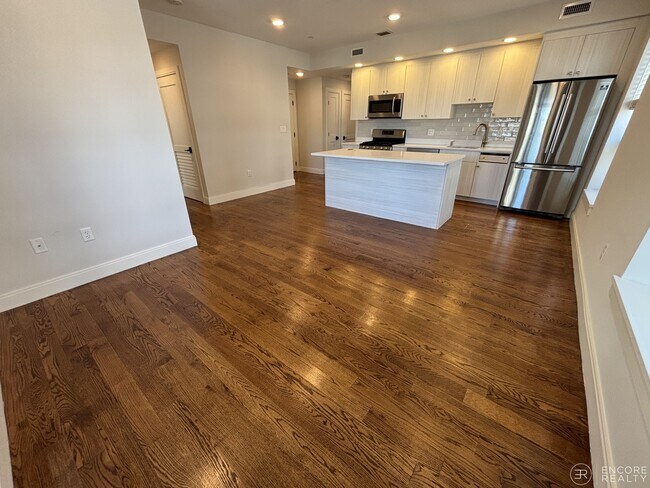 1 Everett St, Unit 202 in Boston, MA - Building Photo - Building Photo