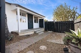 2610 Helix St in Spring Valley, CA - Foto de edificio - Building Photo