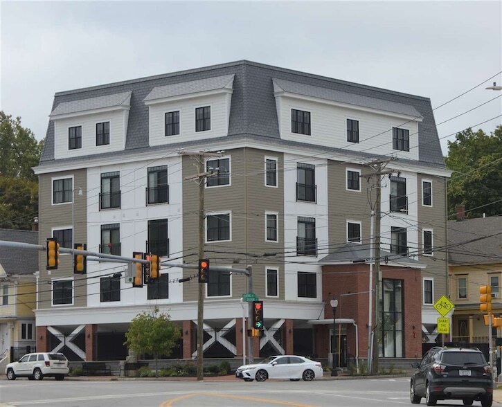 2 Silver St, Unit 3 in Dover, NH - Building Photo