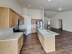 6503 W Scarlet Oak Dr in West Jordan, UT - Foto de edificio - Building Photo