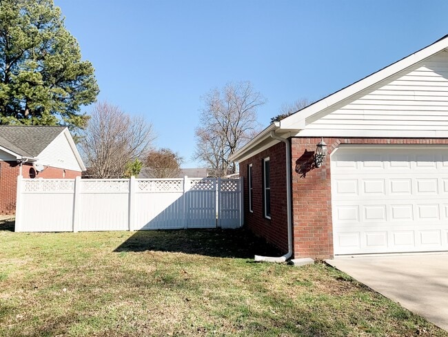 1302 Story Ave in Murray, KY - Building Photo - Building Photo