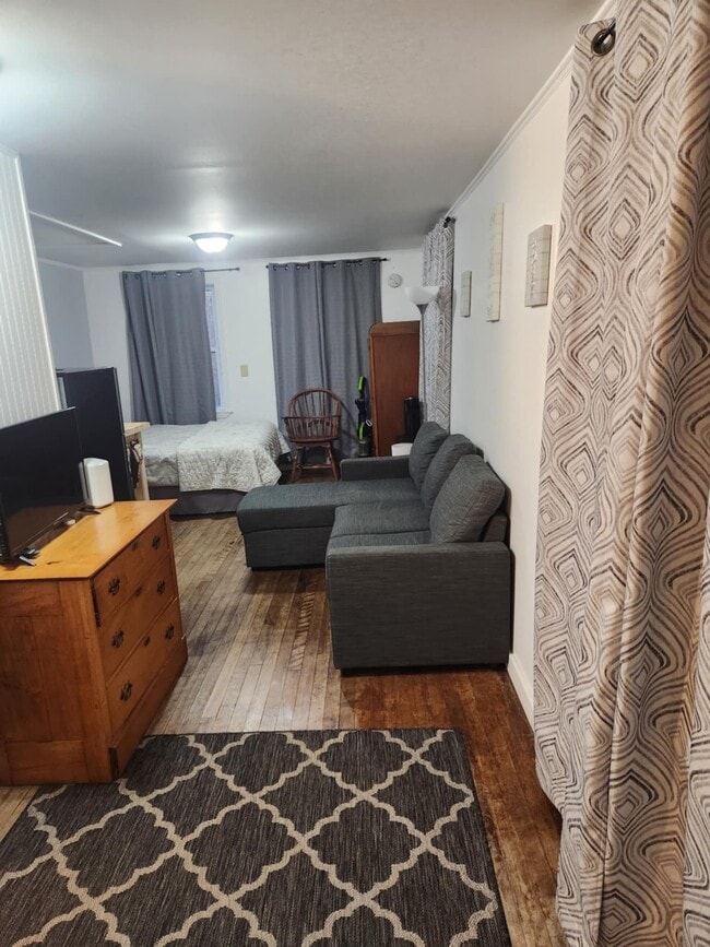 1 Maple St, Unit Studio