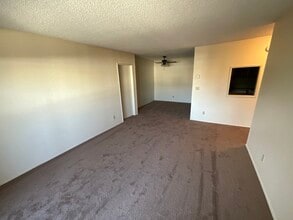 Centre Towers Apartments in Chula Vista, CA - Building Photo - Building Photo