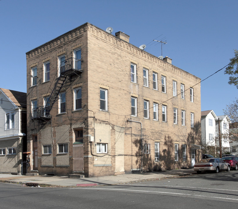 701 3rd Ave in Elizabeth, NJ - Building Photo