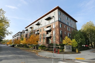 Redmond Square in Redmond, WA - Building Photo - Building Photo