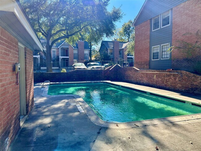 2401 Sycamore Ave in Huntsville, TX - Building Photo - Building Photo