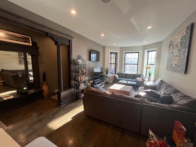 property at 1215 N Wolcott Ave