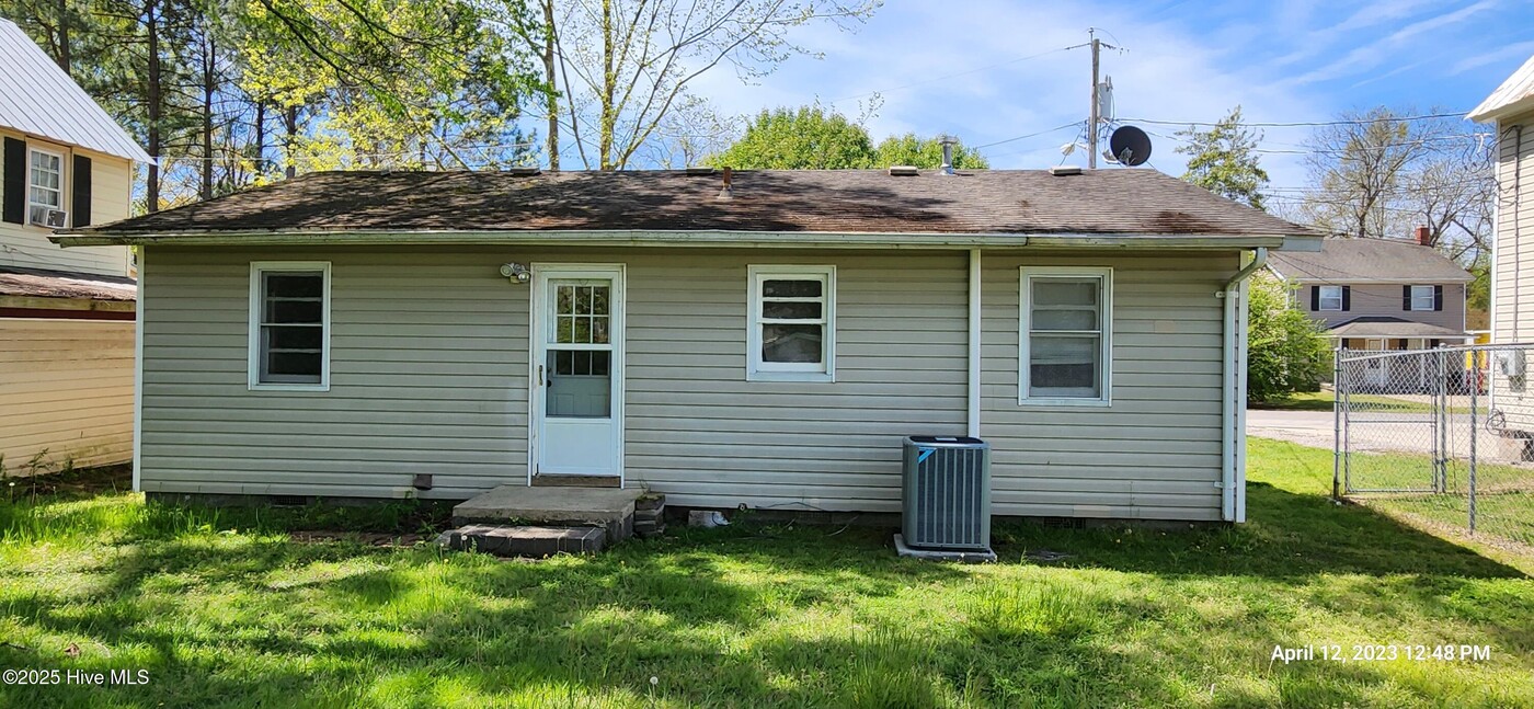 706 Anderson St in Elizabeth City, NC - Building Photo