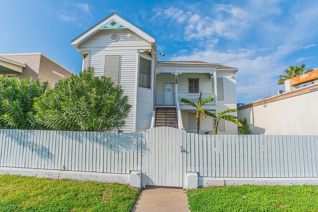 720 Avenue K in Galveston, TX - Building Photo