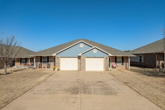 Rose Rock Cottages in Noble, OK - Foto de edificio - Building Photo