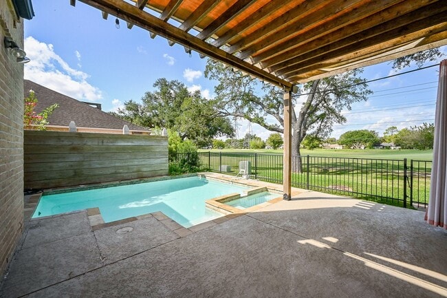 414 Fox Briar Ln