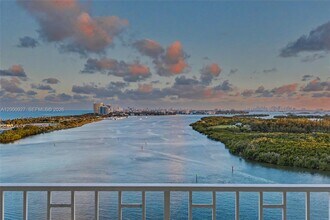 500 Bayview Dr in Sunny Isles Beach, FL - Building Photo - Building Photo