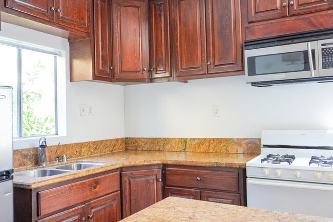 1708 N Gramercy Pl in Los Angeles, CA - Building Photo - Building Photo