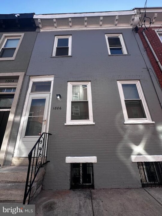 1806 Latona St in Philadelphia, PA - Building Photo
