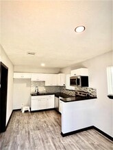 5810 W Bellfort Ave in Houston, TX - Building Photo - Building Photo