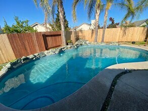 9225 Sweetdale Ct in Sacramento, CA - Building Photo - Building Photo