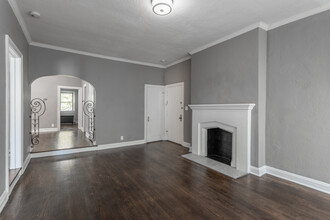 Ludlow Woodland Apartments in Cleveland, OH - Building Photo - Interior Photo