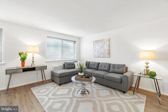 5111 8th Rd S, Unit 311 in Arlington, VA - Building Photo - Building Photo