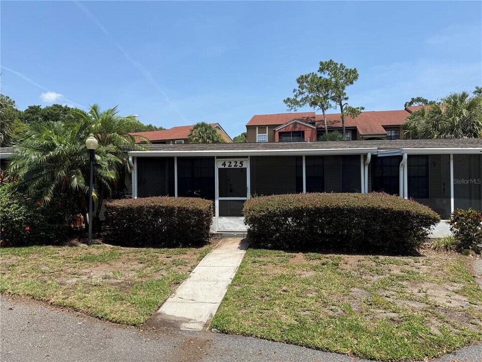 4225 E Michigan St in Orlando, FL - Building Photo