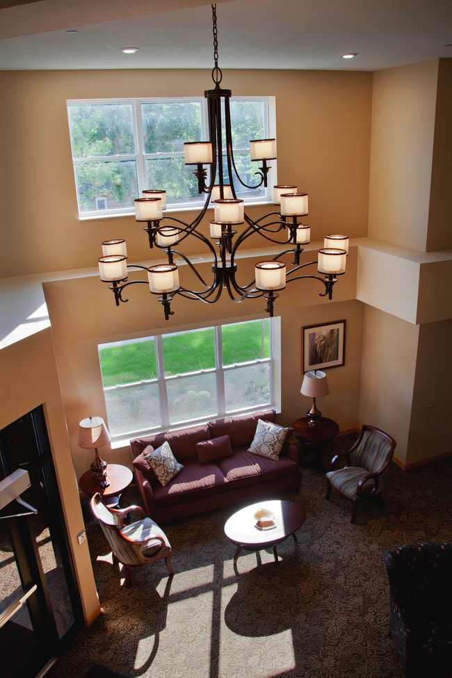 The Henderson Senior Apartments 55+ WAITLIST in Shakopee, MN - Foto de edificio - Building Photo