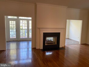 9408 Regency Crest Dr in Vienna, VA - Building Photo - Building Photo