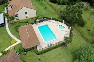 8445 Charter Club Cir, Unit 11 in Ft. Myers, FL - Foto de edificio - Building Photo