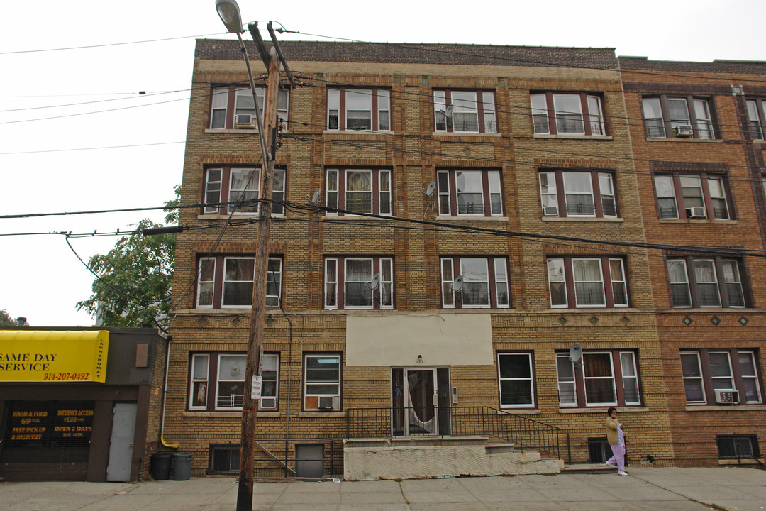 179 Valentine Ln in Yonkers, NY - Building Photo