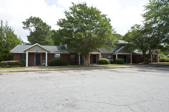 South Oak Apartments in Barnesville, GA - Building Photo - Building Photo