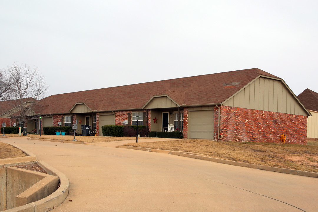 Pioneer Villa in Jenks, OK - Building Photo