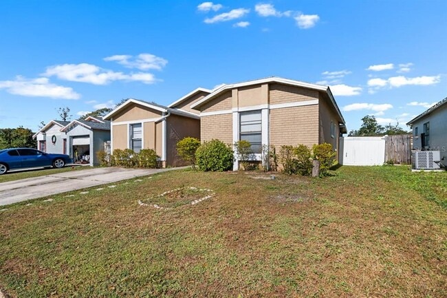 1424 Vinetree Dr in Brandon, FL - Building Photo - Building Photo